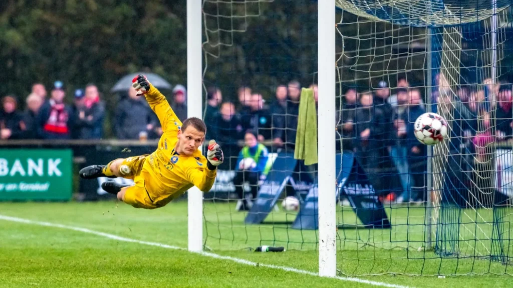 Iversen signs a two-year extension